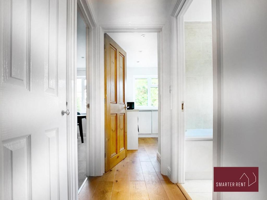 Sunninghill Village - 2 Bed - Parking And Garden Ascot  Dış mekan fotoğraf